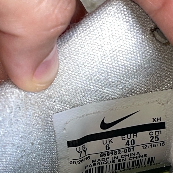 Nike | Kyrie 3 Time to Shine Basketball Sneakers - Picture 9 of 9